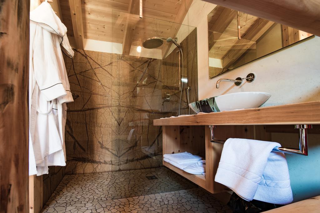 Suite,183579969:JPEG